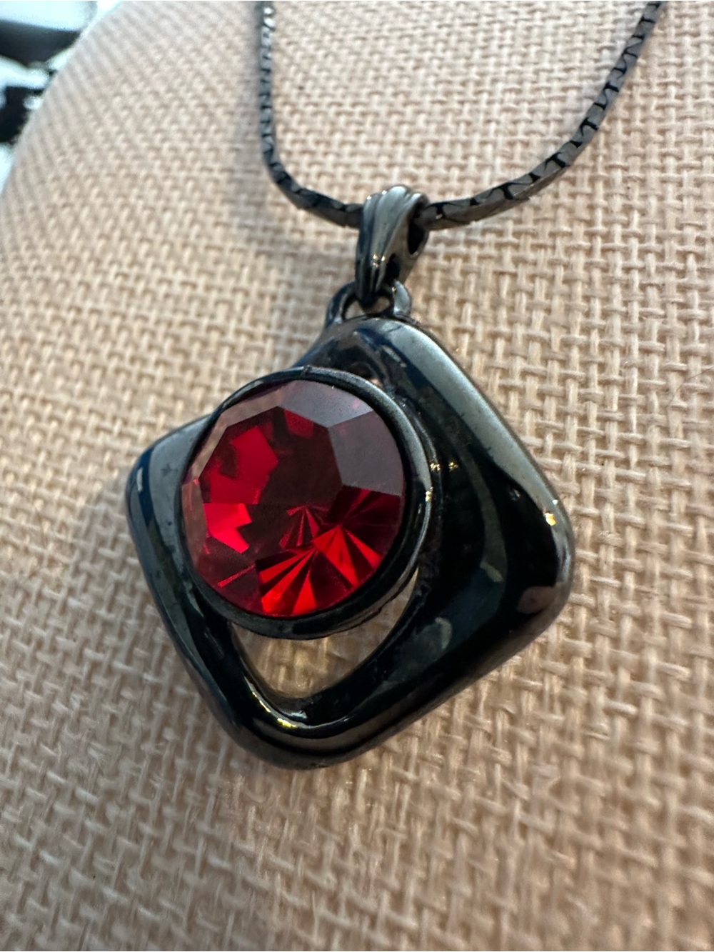 Yves Saint Laurent YSL Gunmetal Red Crystal Necklace Signed Adjustable Rare - Picture 4 of 15